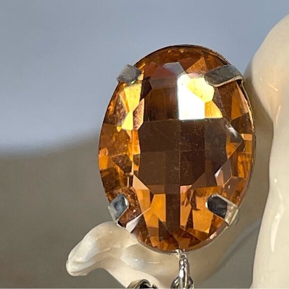 Gorgeous crystal drop earrings in Apricot and milky crystal. - Picture 11 of 13